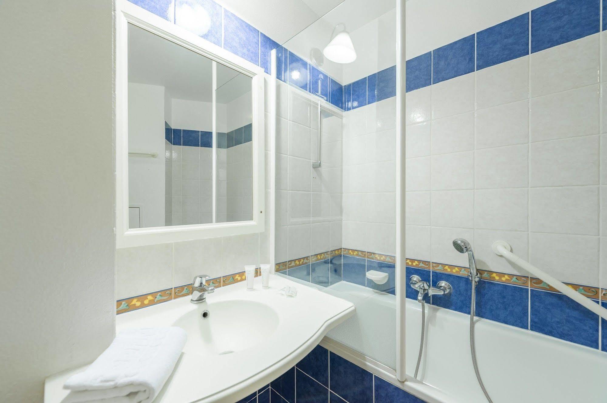 Les Rivages - Appartement Vue Mer Imprenable-Piscine Сикс-Фор-ле-Плаж Екстериор снимка